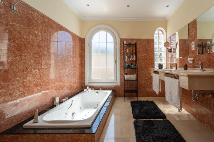 Image No.54-5 Bed Villa for sale