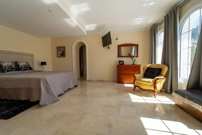 Image No.55-5 Bed Villa for sale