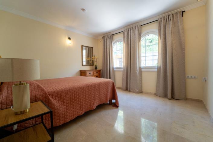 Image No.57-5 Bed Villa for sale