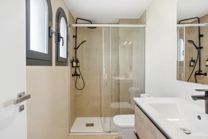 Image No.16-3 Bed Townhouse for sale