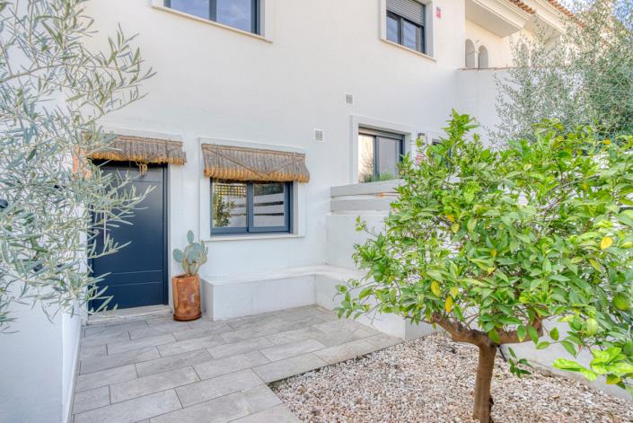 Image No.18-3 Bed Townhouse for sale