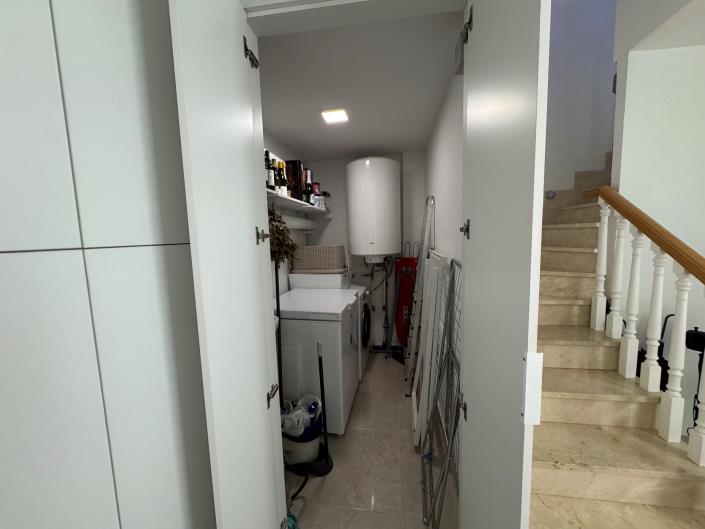 Image No.27-4 Bed Townhouse for sale