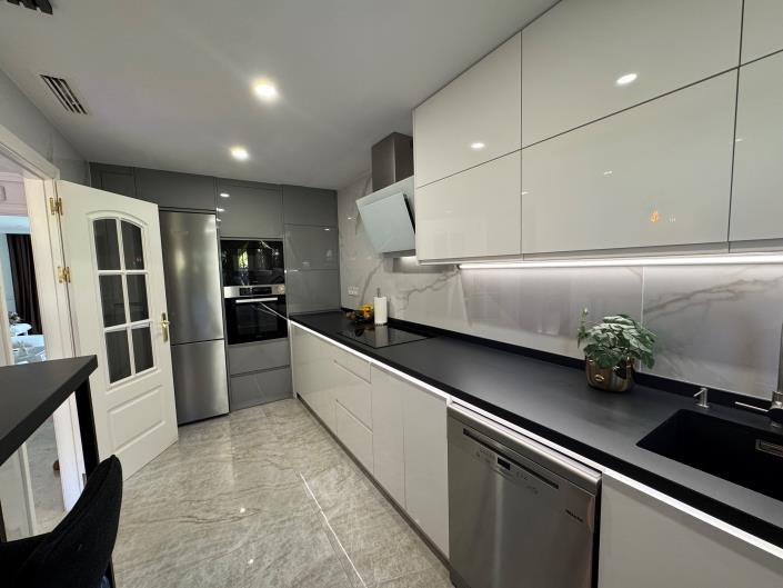 Image No.11-4 Bed Townhouse for sale