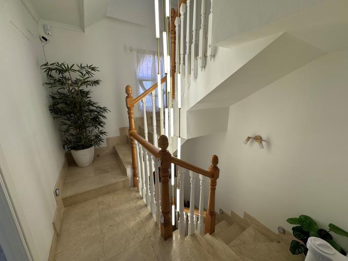 Image No.14-4 Bed Townhouse for sale