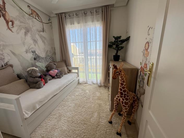 Image No.20-4 Bed Townhouse for sale