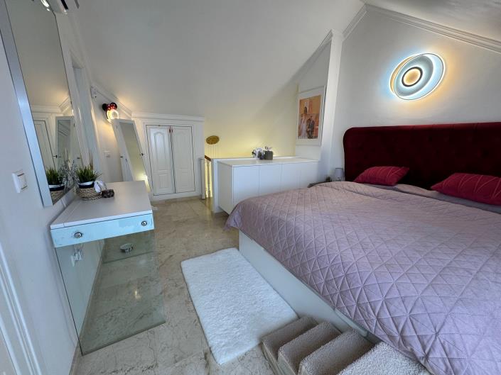 Image No.23-4 Bed Townhouse for sale