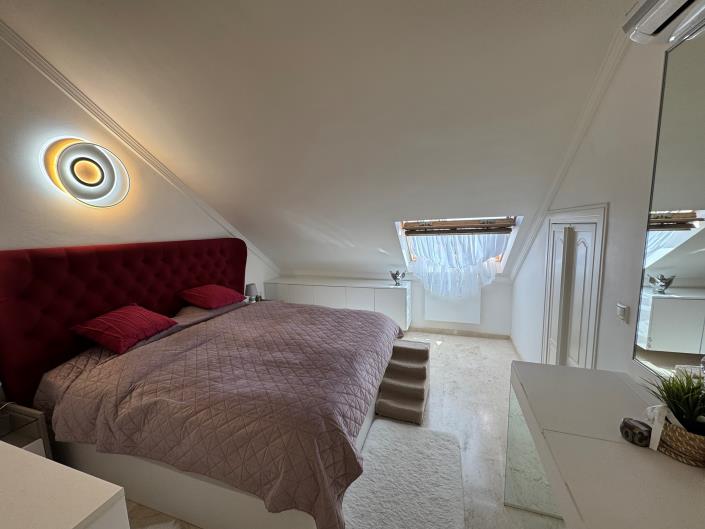 Image No.24-4 Bed Townhouse for sale