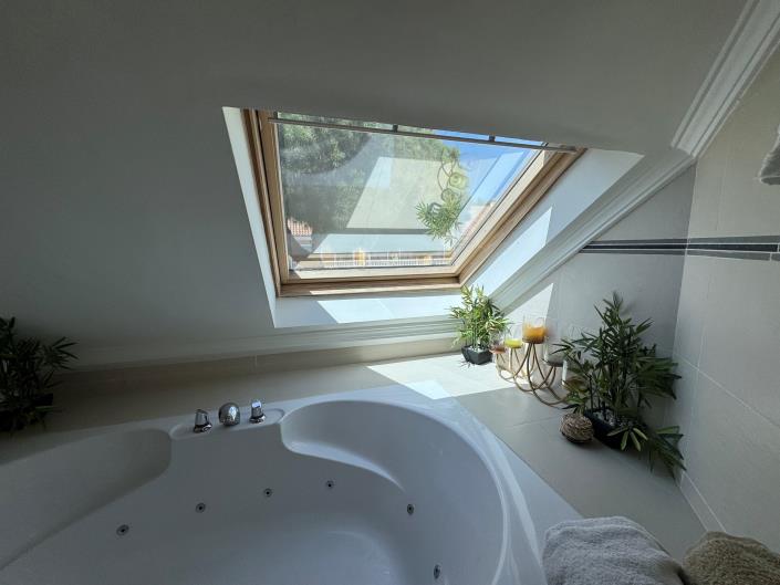 Image No.26-4 Bed Townhouse for sale