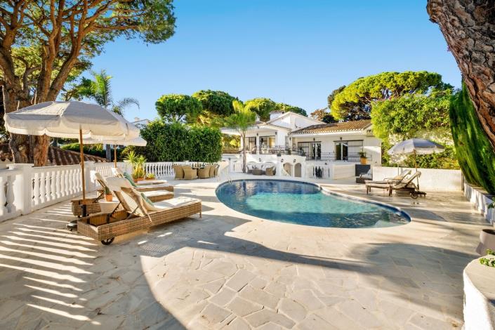 Image No.1-6 Bed Villa for sale