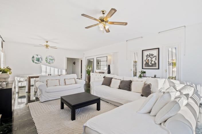 Image No.12-6 Bed Villa for sale