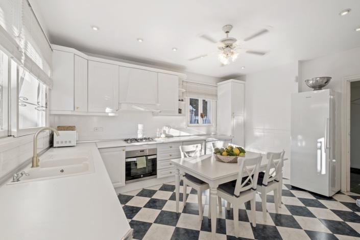 Image No.15-6 Bed Villa for sale