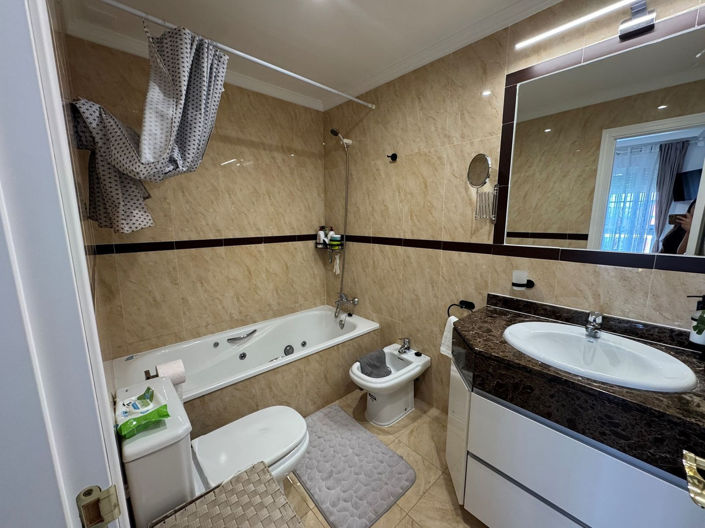 Image No.20-4 Bed Townhouse for sale