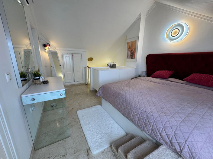 Image No.21-4 Bed Townhouse for sale