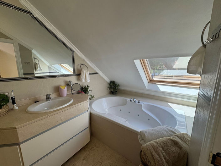 Image No.23-4 Bed Townhouse for sale