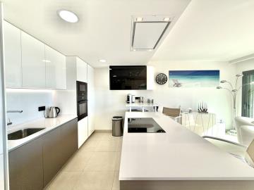 8-e64a9055bba3e77ac8aca3b893cdf826