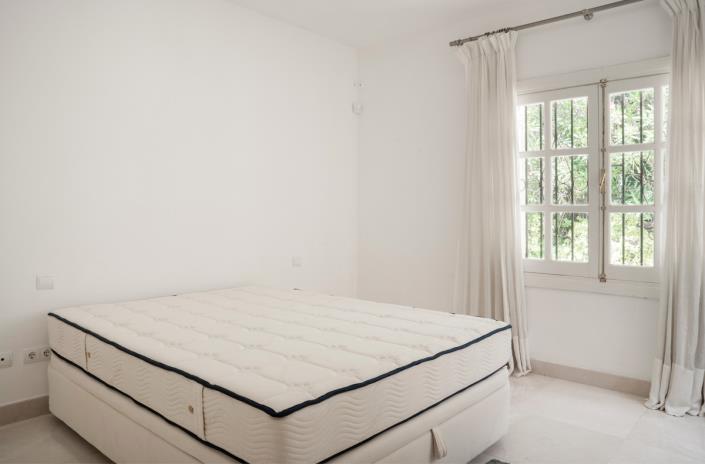 Image No.10-4 Bed Villa for sale