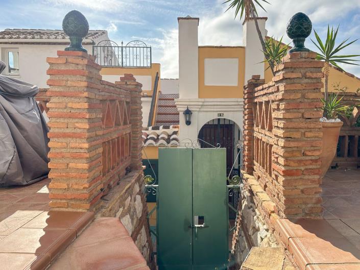 Image No.17-3 Bed Townhouse for sale