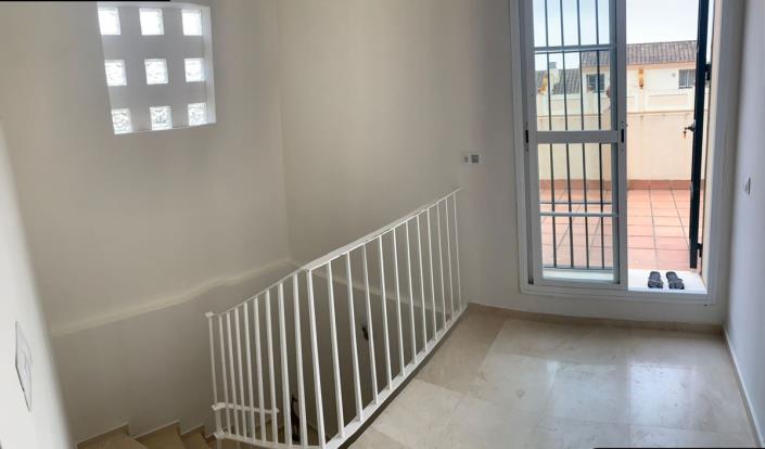 Image No.21-4 Bed Townhouse for sale