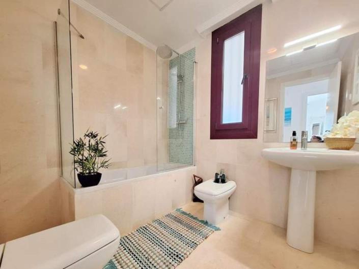 Image No.21-3 Bed Apartment for sale