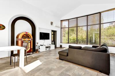 6-fa543ff60f4e104718a0562ed3ccbf30