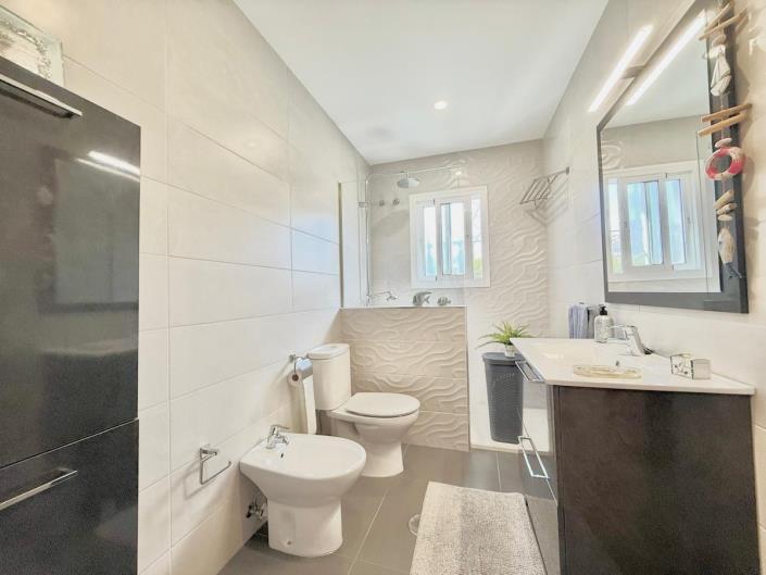 Image No.12-3 Bed Townhouse for sale