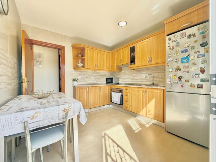 Image No.18-3 Bed Townhouse for sale