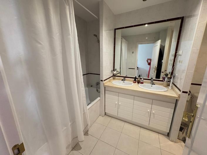 Image No.25-3 Bed Apartment for sale