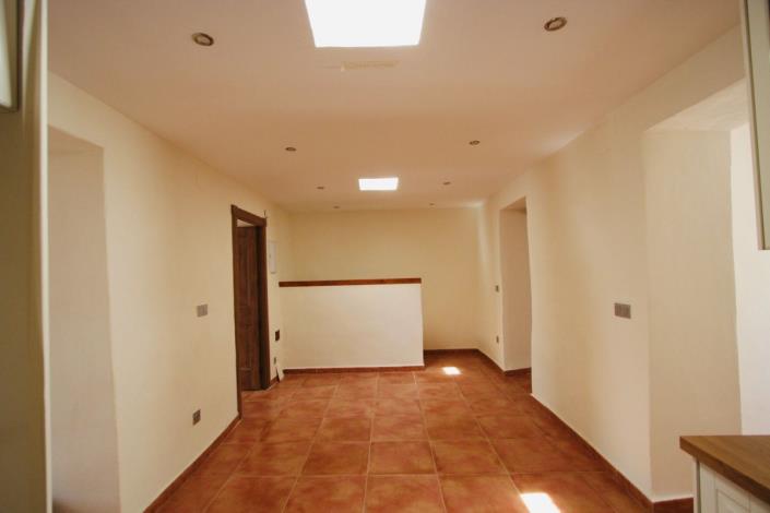 Image No.8-2 Bed Townhouse for sale