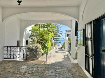 8-e64a9055bba3e77ac8aca3b893cdf826