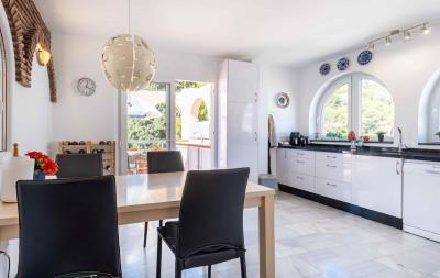 4-c23c0f86247804fa50226aecd8b0b2c8