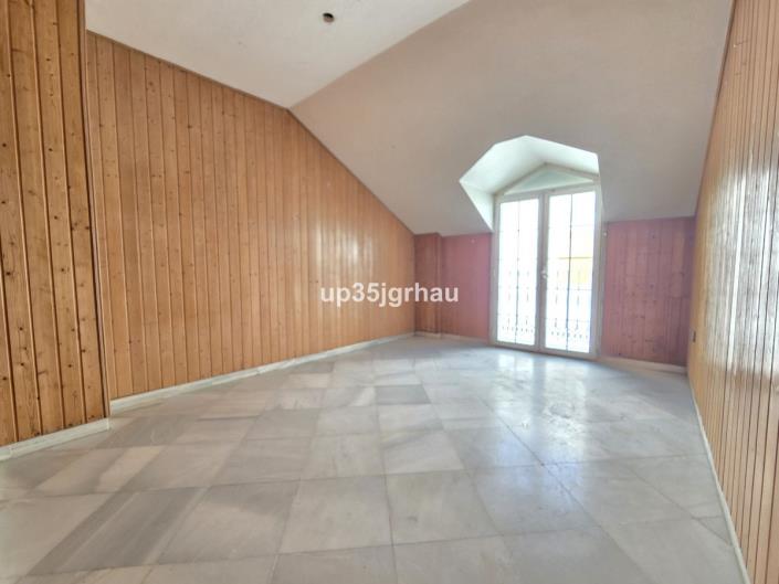 Image No.10-3 Bed Apartment for sale