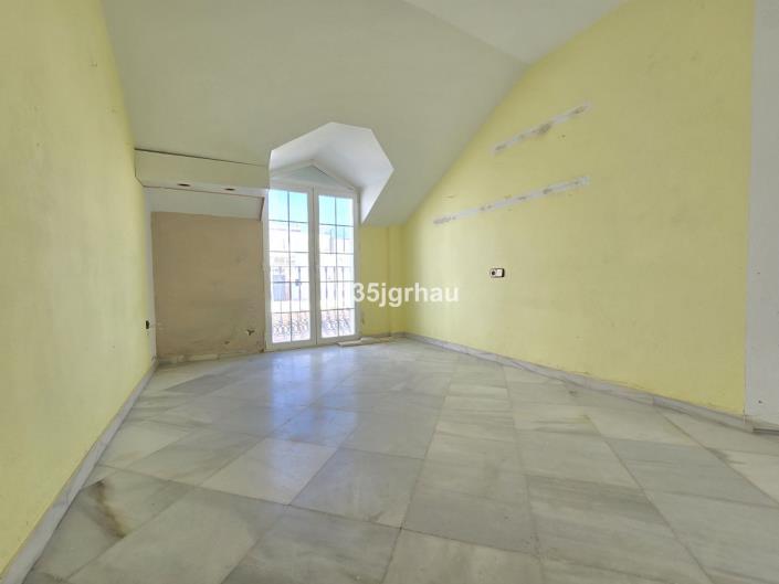 Image No.12-3 Bed Apartment for sale