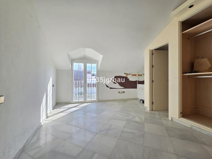 Image No.13-3 Bed Apartment for sale