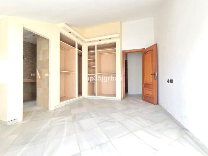 Image No.14-3 Bed Apartment for sale