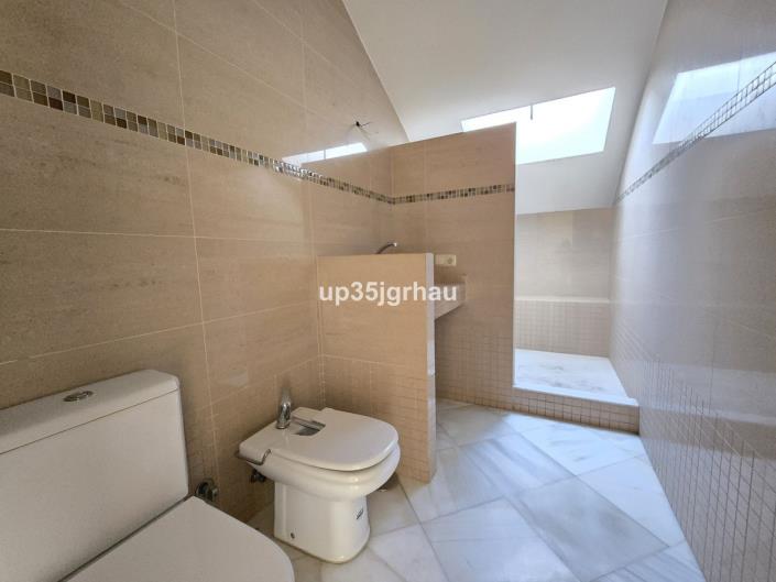 Image No.17-3 Bed Apartment for sale