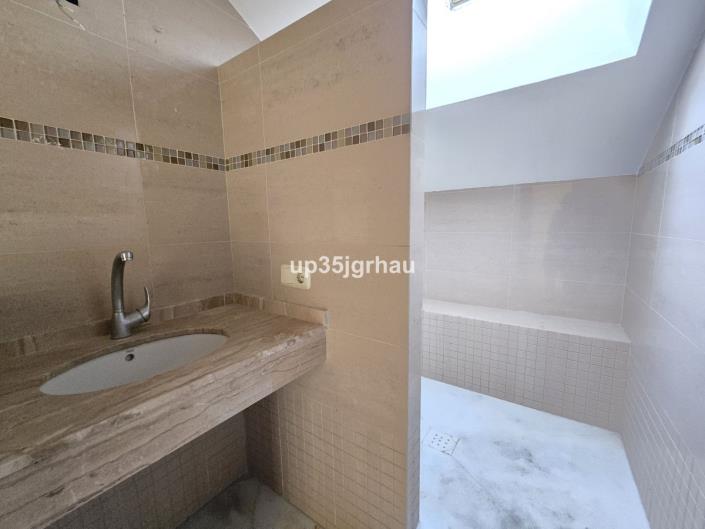 Image No.18-3 Bed Apartment for sale