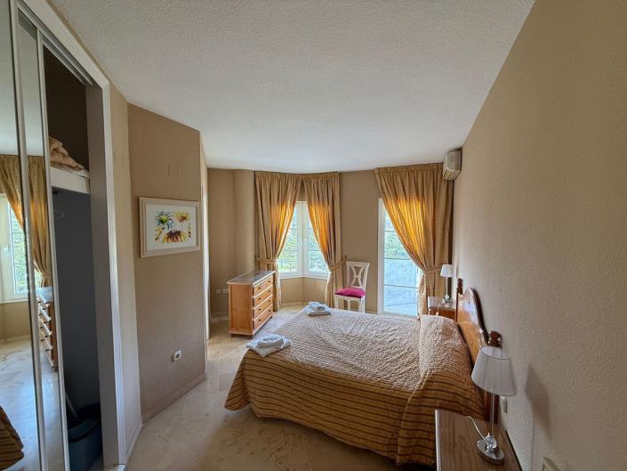 Image No.11-3 Bed Apartment for sale