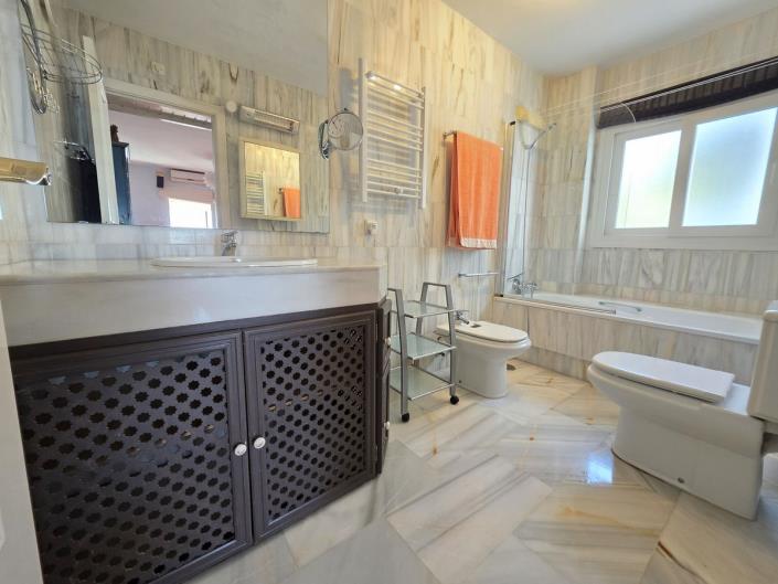 Image No.8-2 Bed Apartment for sale