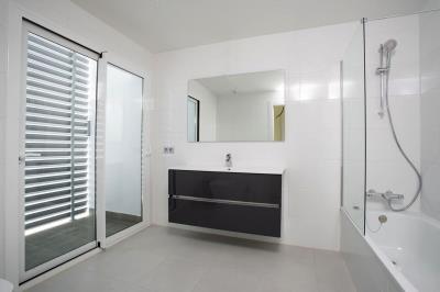 8-e64a9055bba3e77ac8aca3b893cdf826