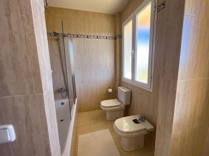 Image No.35-3 Bed Villa / Detached for sale