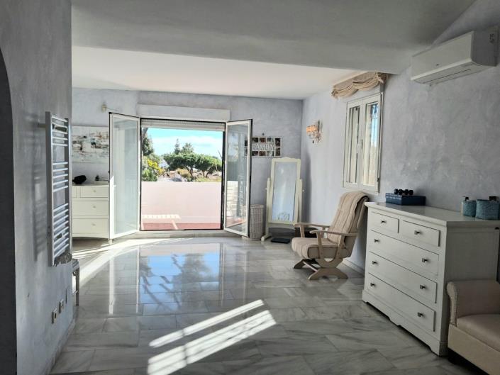 Image No.34-4 Bed Villa for sale