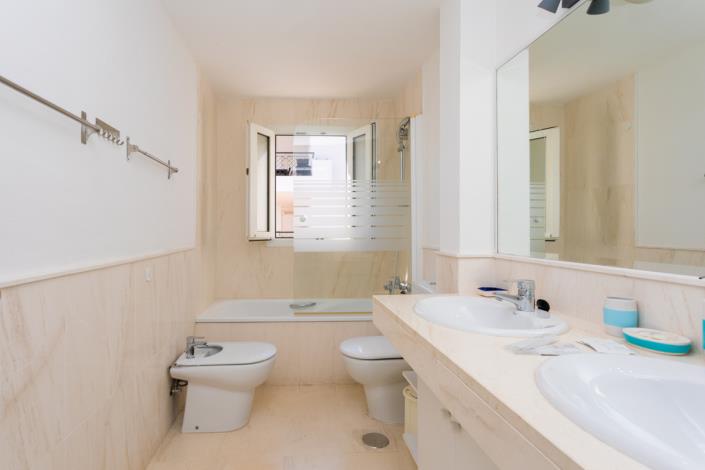 Image No.18-3 Bed Apartment for sale