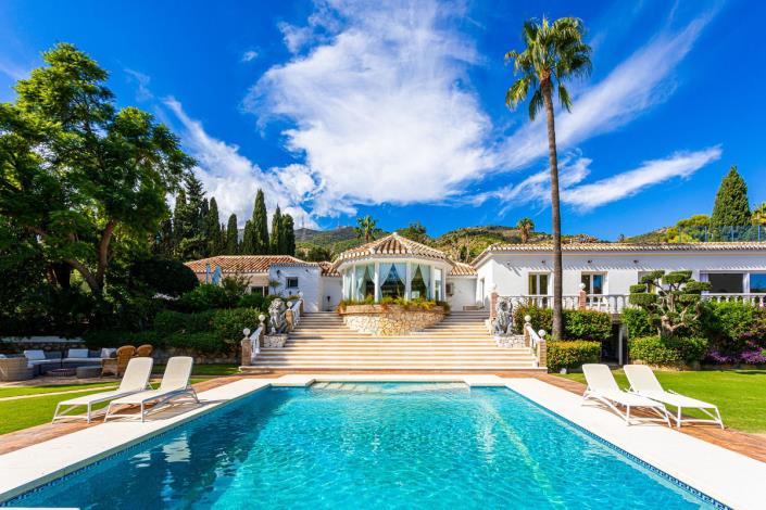 Image No.2-8 Bed Villa for sale