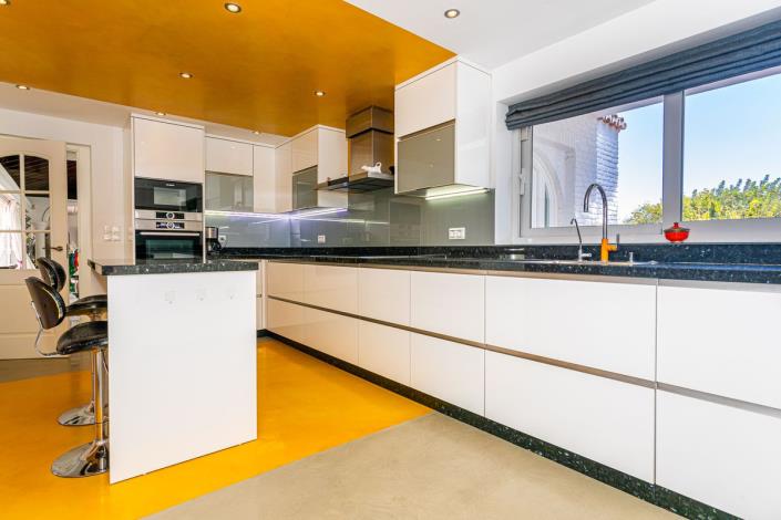 Image No.16-8 Bed Villa for sale