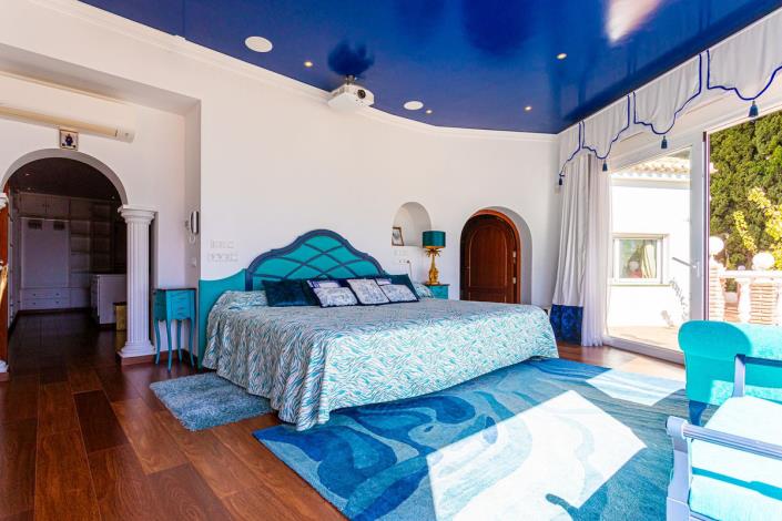 Image No.30-8 Bed Villa for sale