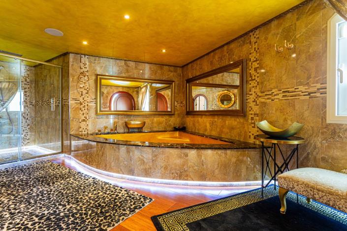 Image No.33-8 Bed Villa for sale