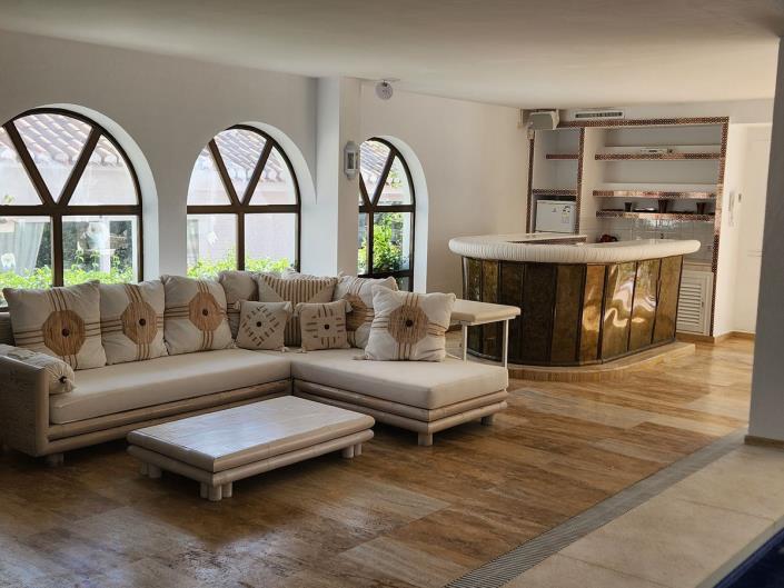 Image No.48-8 Bed Villa for sale