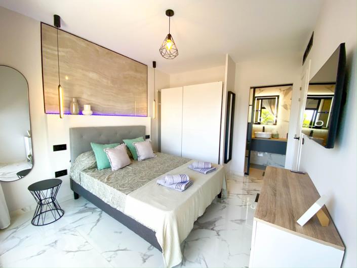 Image No.19-2 Bed Townhouse for sale