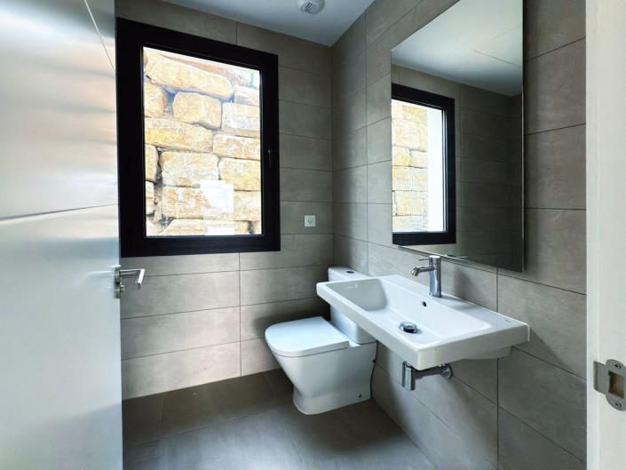 Image No.20-4 Bed Semi-Detached for sale