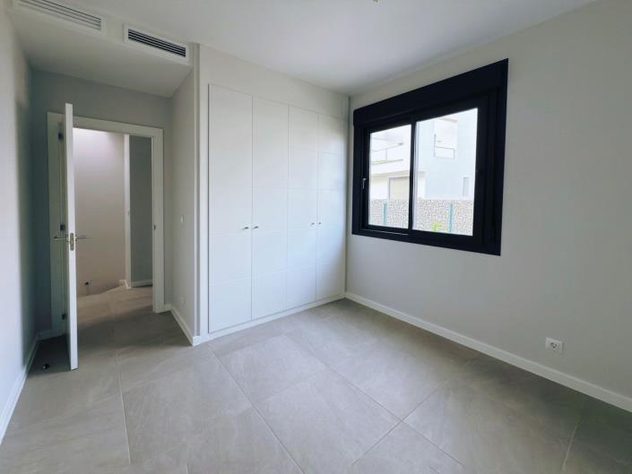 Image No.22-4 Bed Semi-Detached for sale